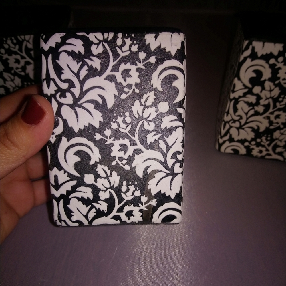 Vintage Black & White Floral Damask Resin Cube Tea Light Holders (Set of 3) - Picture 4 of 12
